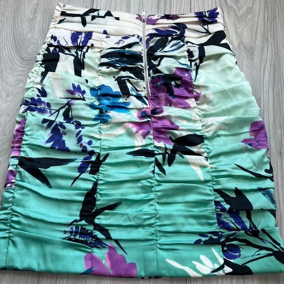 NWOT Le Chateau Floral Skirt - Picture 3 of 3